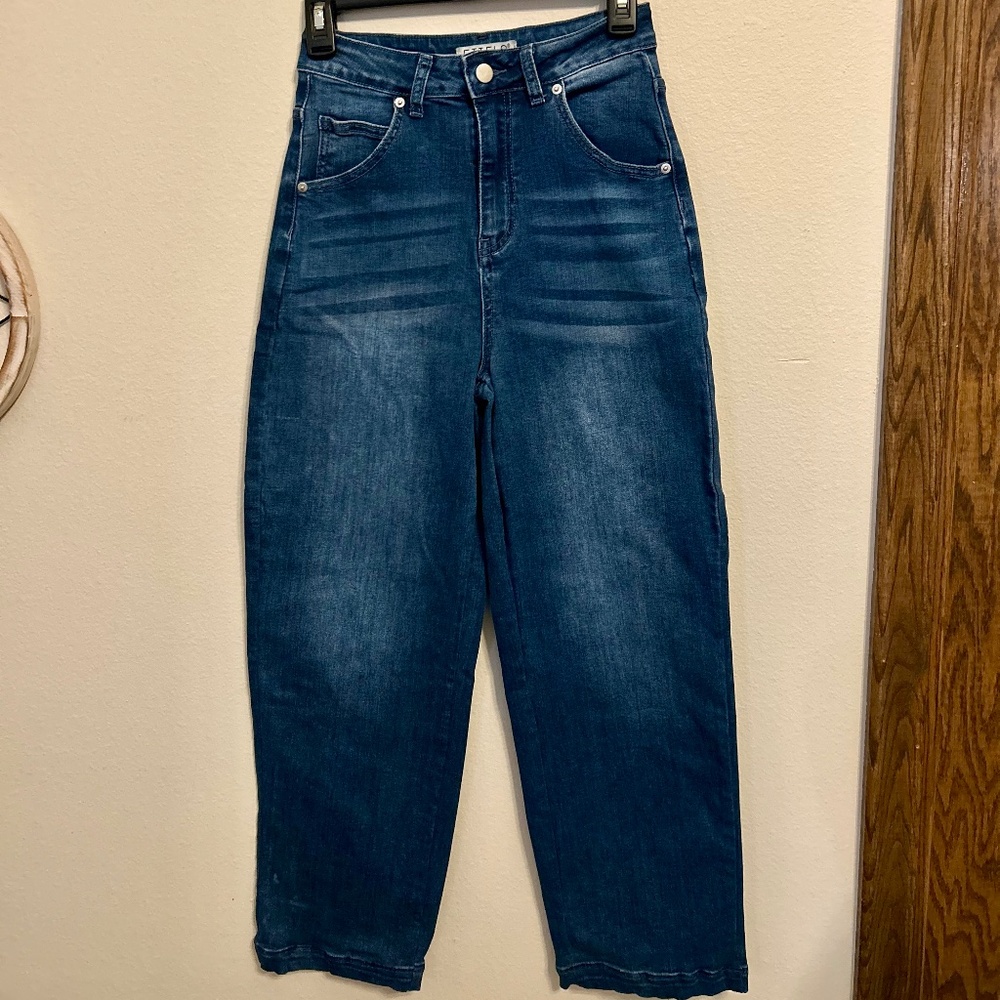 ETTELO Brand, high waisted barrel jeans, Size 4